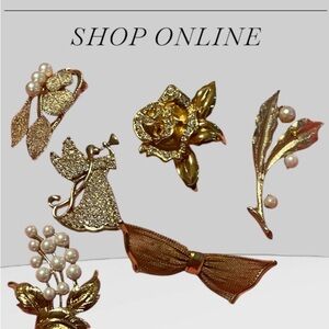 Elegant Gold Brooch Set with Pearls